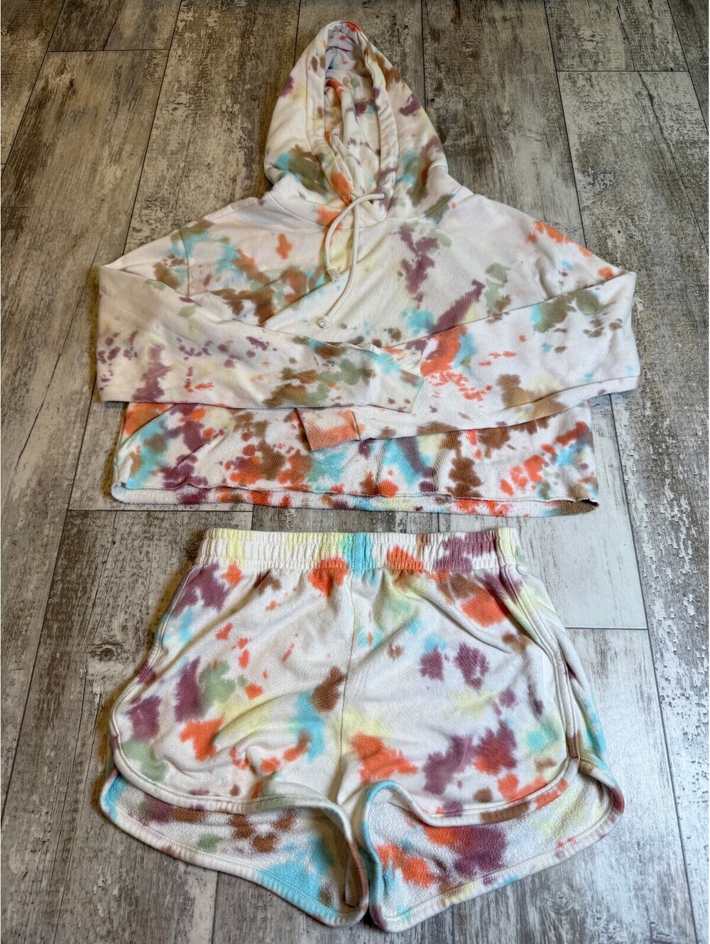 Wild Fable Womens M Tie Dye Hoodie Shorts 2 Piece Lounge Set
